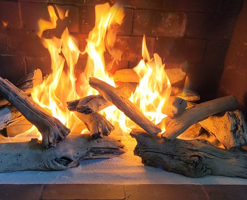 Gas logs fireplace